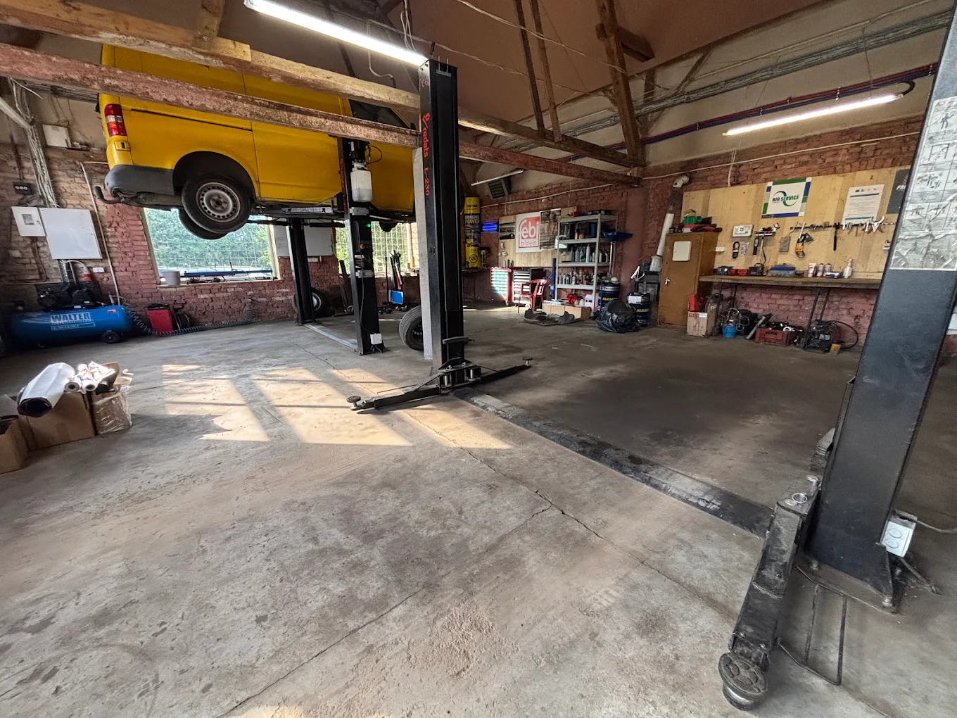 Wnętrze warsztatu OCC - Olaf Car Clinic