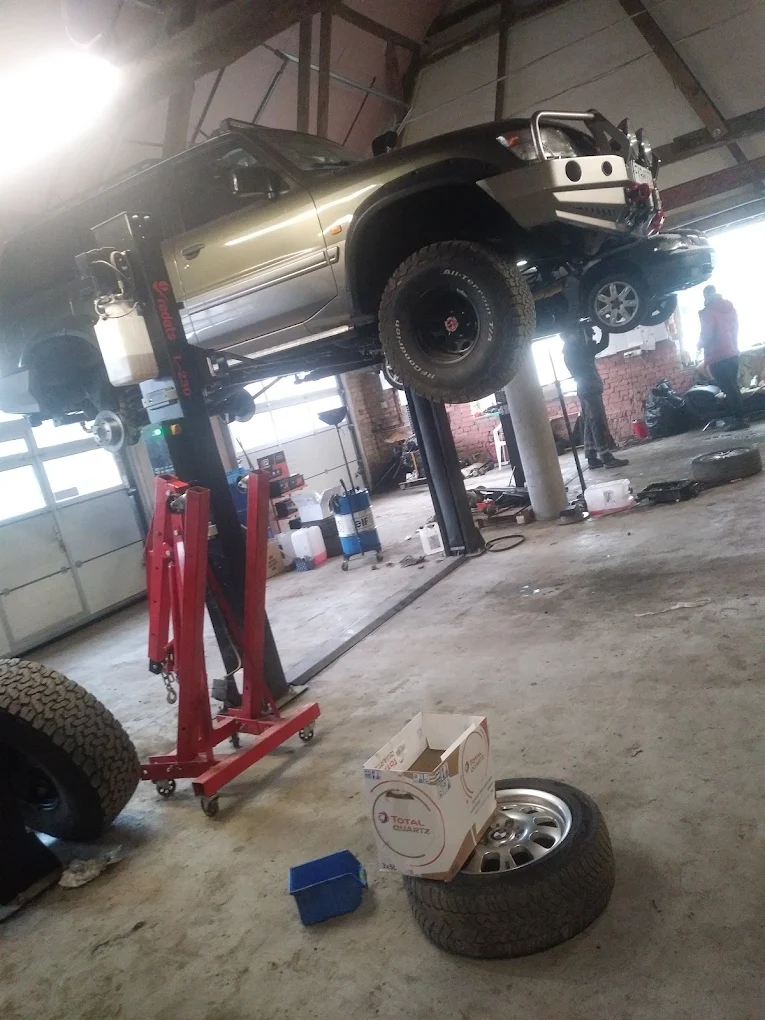 Serwis samochodu terenowego w warsztacie OCC Olaf Car Clinic